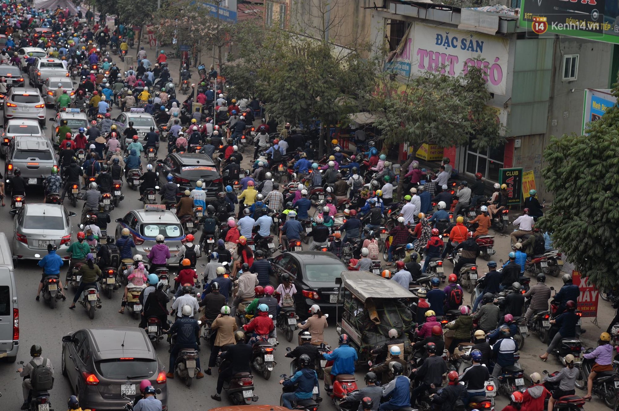 Hà Nội: Ùn tắc kinh hoàng trên đường Vành đai 3, hàng nghìn phương tiện chôn chân từ sáng sớm
